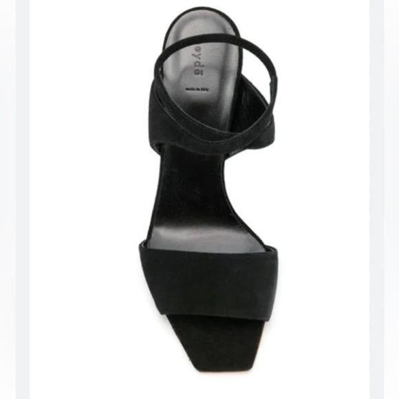 AEYDE Gabriella Sandals In Black
$310.00* • Out of stock • Brand: AEYDE - Picture 5 of 16